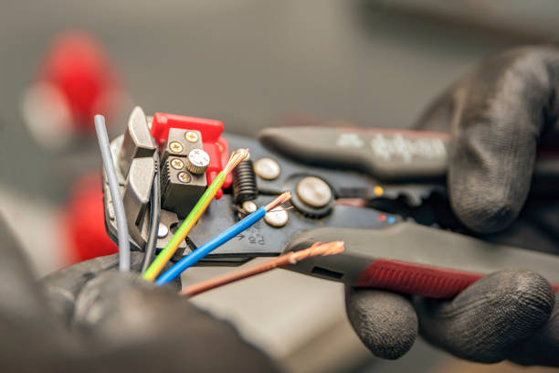 Best Circuit Breaker Repair  in Garnett, KS